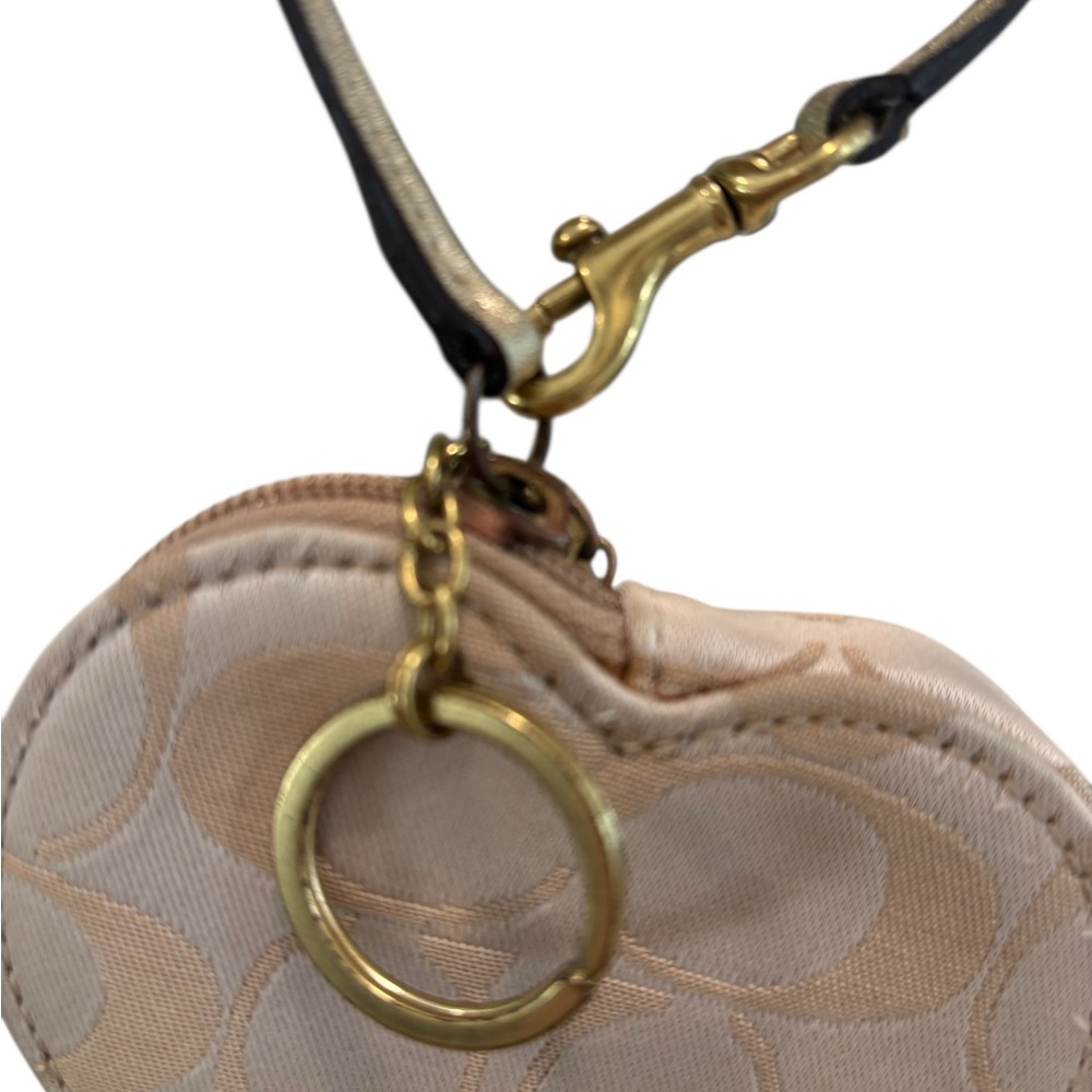 Coach Daisy Heart Coin Purse with Wristlet & Keychain - Picture 5 of 5